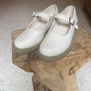 Small lot canvas Mary Jane